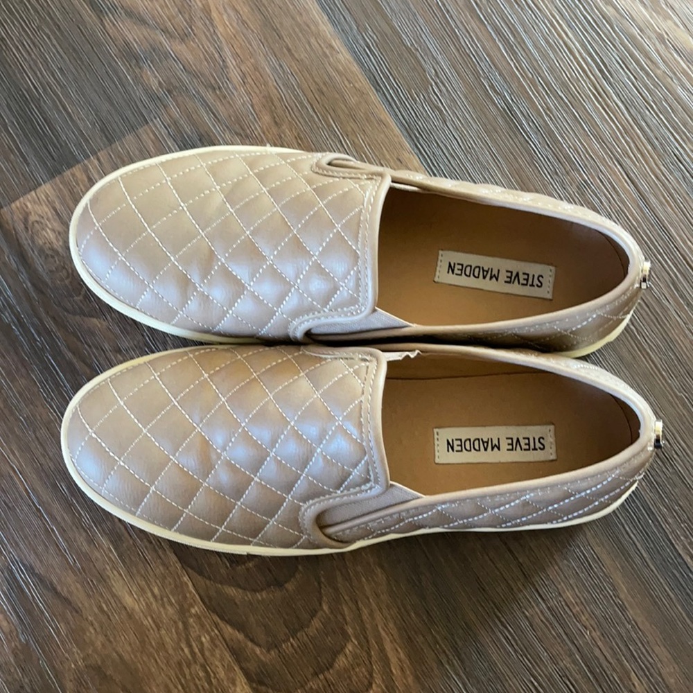 Steve Madden Ecentrcq Gray Quilted Leather Loafers size 8.5M